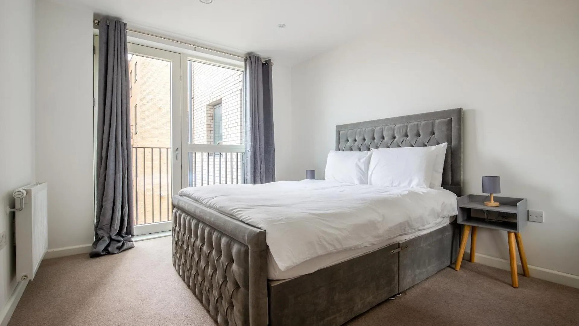 Londwell, Stylish Docklands Flat With Private Terrace Apartment London