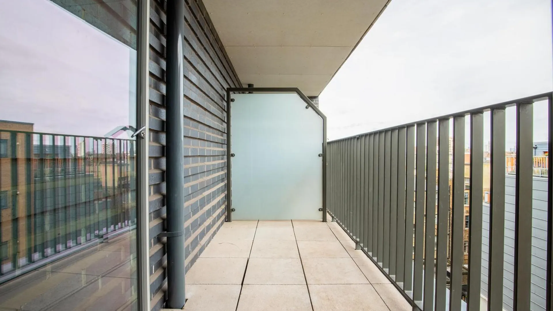 Londwell, Stylish Docklands Flat With Private Terrace Apartment London 0*,