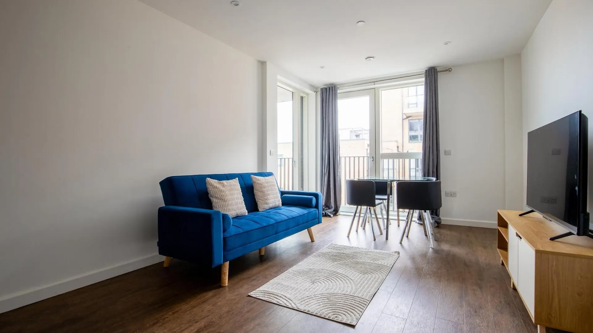 Londwell, Stylish Docklands Flat With Private Terrace Apartment London