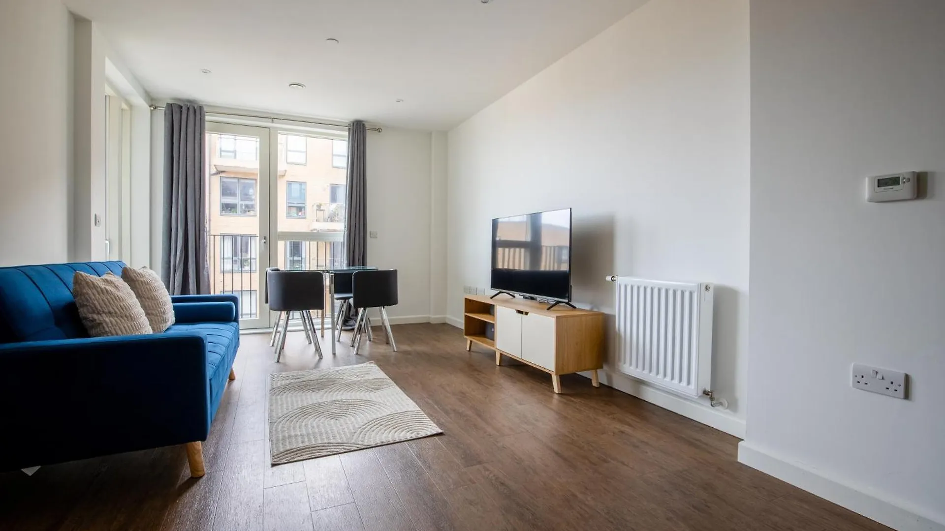 Londwell, Stylish Docklands Flat With Private Terrace Apartment London