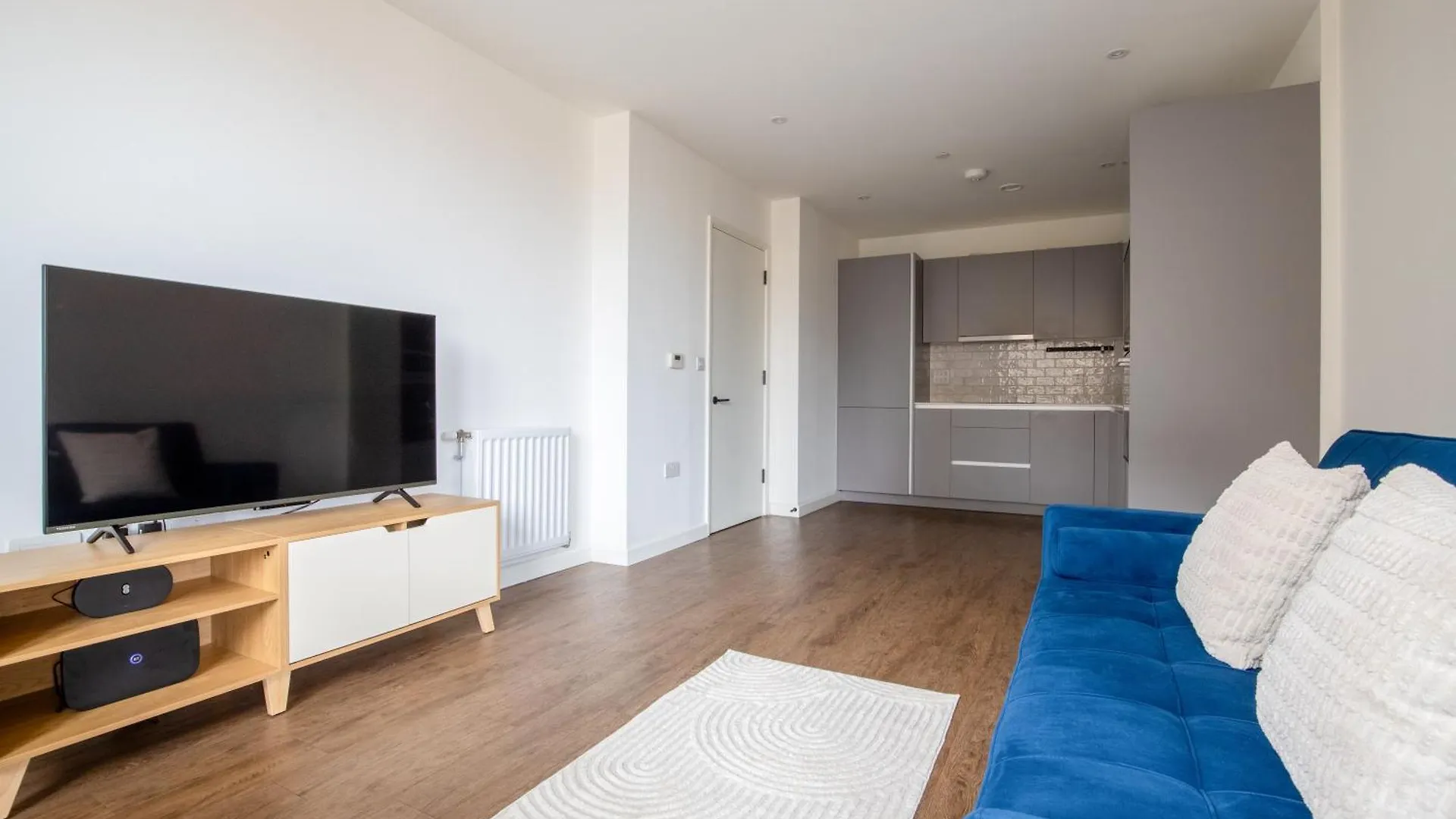 Londwell, Stylish Docklands Flat With Private Terrace Apartment London