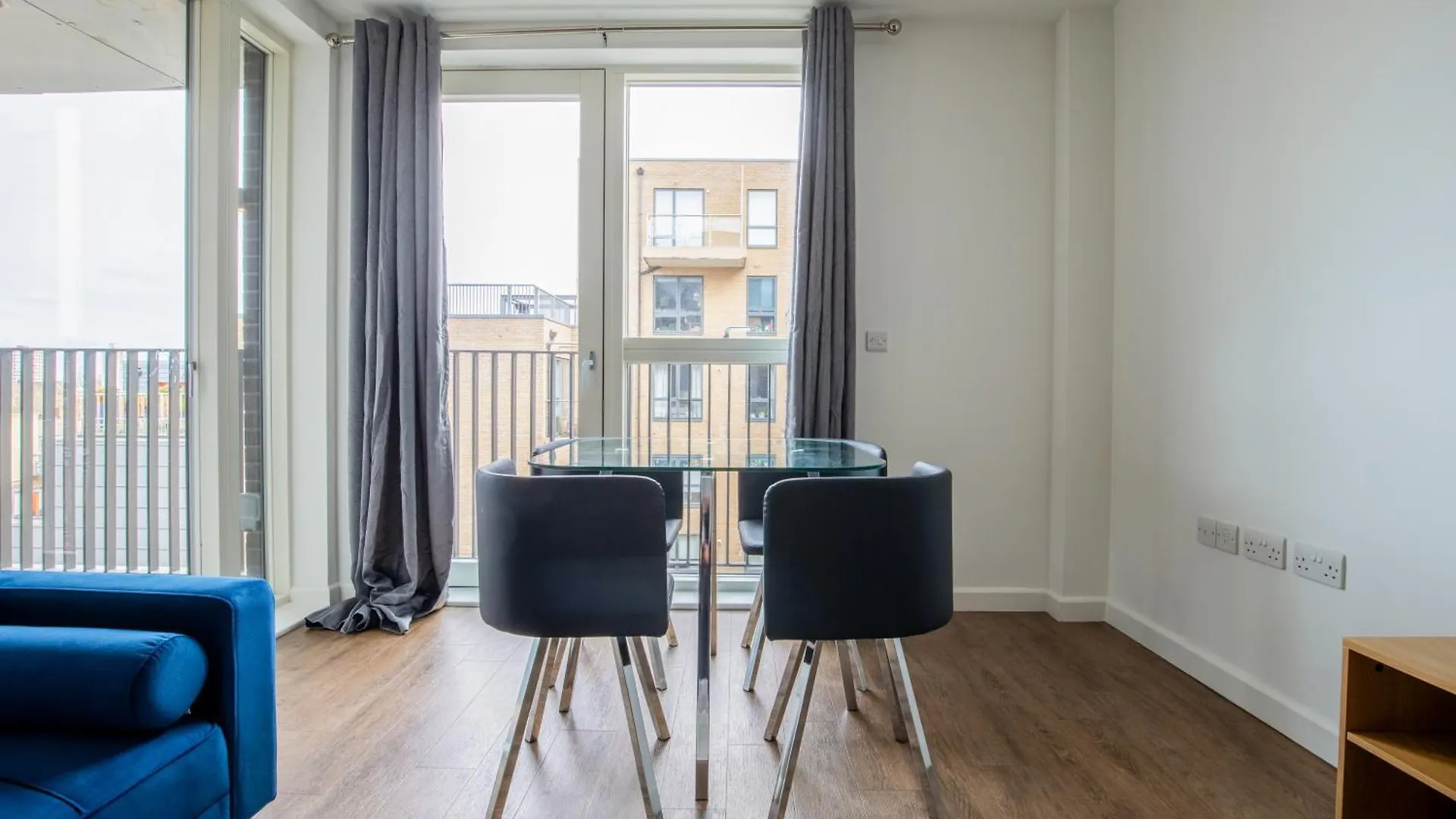 Londwell, Stylish Docklands Flat With Private Terrace Apartment London